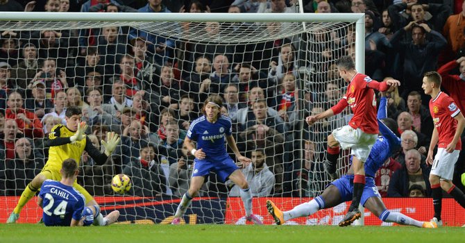 Van Persie salva al United ante el Chelsea