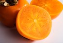 Tan dulces como las peras, pero tan versátiles e incluso mejores para el organismo que las manzanas, los caquis son una gran fuente de vitamina A y ayudan a la visión promoviendo dientes y huesos fuertes.