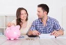 Te sorprenderás cómo estos pequeños ajustes podrían resultar en ahorros significativos que te ayudarán a cumplir con tus metas financieras o por lo menos a dormir más tranquila.