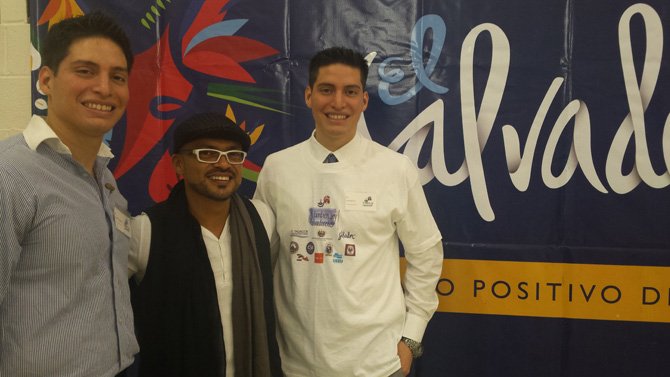 Salvadoreños muestran su influencia