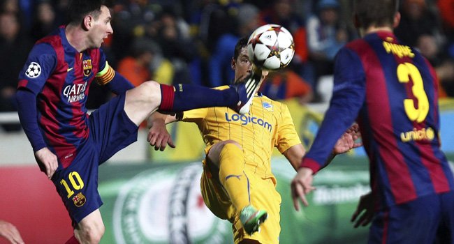 Messi hace historia, Agüero salva al Manchester City