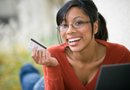 Antes de aceptar todas las ofertas que te llegan y aún si pagas a tiempo tus pagos mínimos o no mantienes balances debes preguntarte ¿cuántas tarjetas de crédito son demasiadas tarjetas?