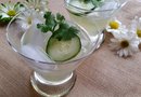 Puedes usar jarabe comercial de pepino en lugar del jarabe simple.