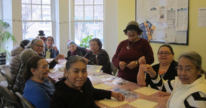 Cuatro décadas cuidando a los abuelitos en el área de Washington