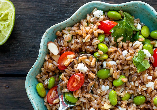 Ensalada de Farro y Frijoles de Soya