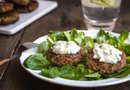 Estas riquísimas hamburguesitas son muy fáciles de preparar. Si deseas puedes hacerlas el fin de semana y tenerlas listas para comer durante la semana, para un almuerzo o cena libre de complicaciones.