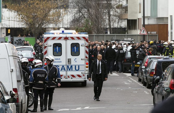 Tiroteo en París deja 12 muertos