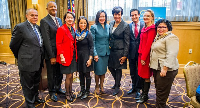 Bowser muestra su fuerza latina en DC