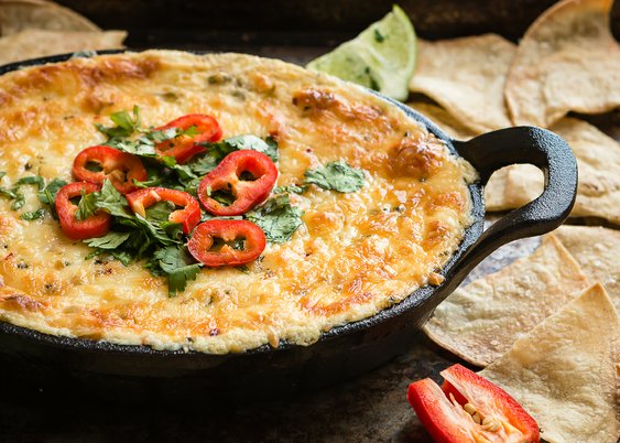 Dip de Queso, Maíz y Chile Verde