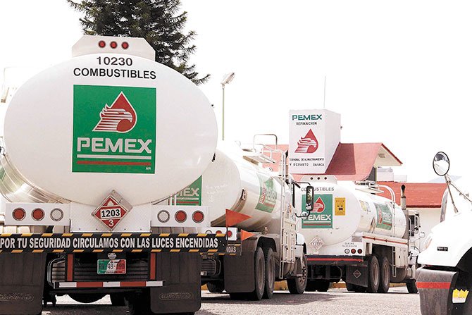 Pemex ya no transportará combustible por tuberías