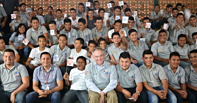 El senador Kaine vuelve a Honduras