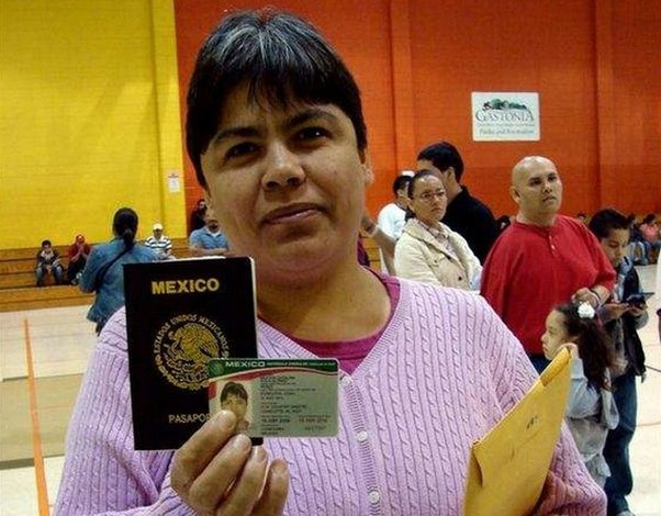 Niños nacidos en EE.UU. que viven en México necesitan documentos