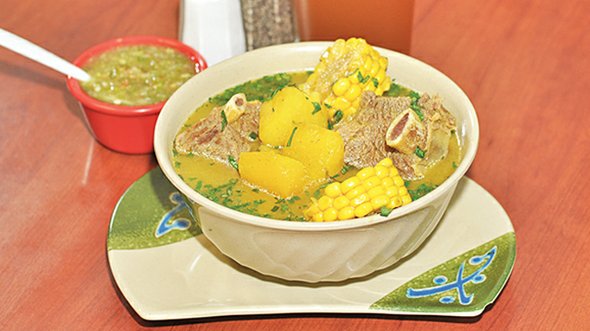 Sancocho de res, sancocho de gallina, sancocho de cola (ox tail), mondongo, viudo de pescado. Si no tiene antojo de sopa, puede ordenar hígado en salsa, sobrebarriga o lengua en salsa.
