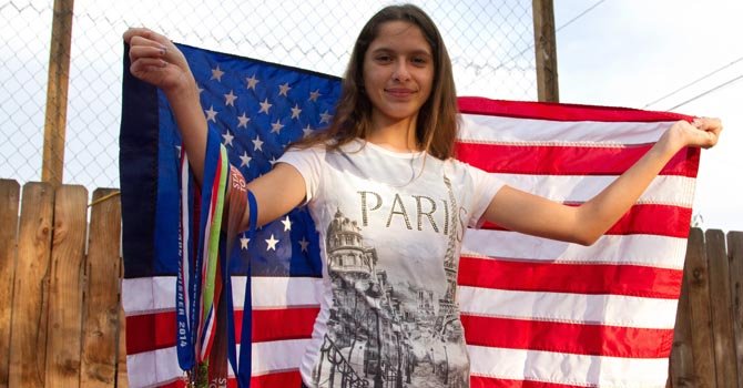Latina de 12 años bate récord mundial al correr 7 maratones en 5 continentes