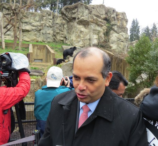 Embajador peruano elogia iniciativas del Smithsonian