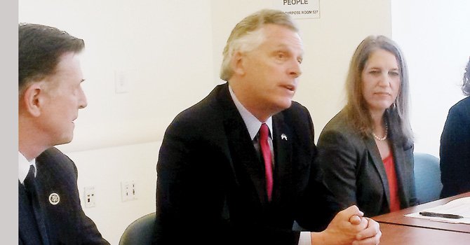 McAuliffe optimista con expansión de Medicaid en VA