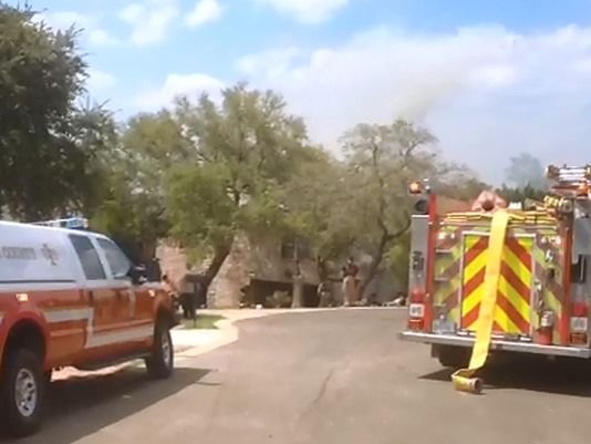Bomberos combatieron un incendio en Point Ventura