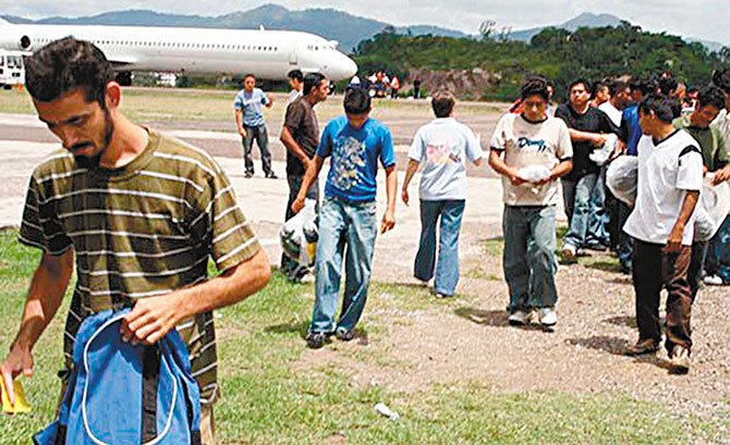 Hondureños, los más  deportados del 2015