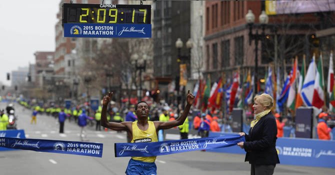 Etíope Desisa y keniana Rotitch ganan en Boston