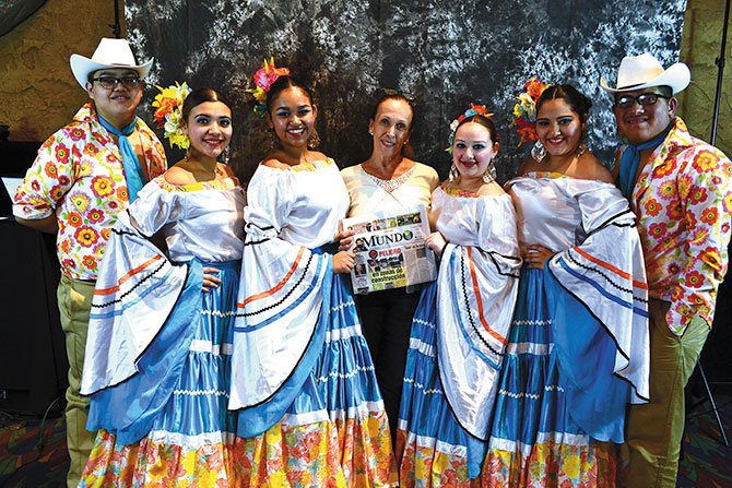 Danzas folklóricas iluminaron el Aztec