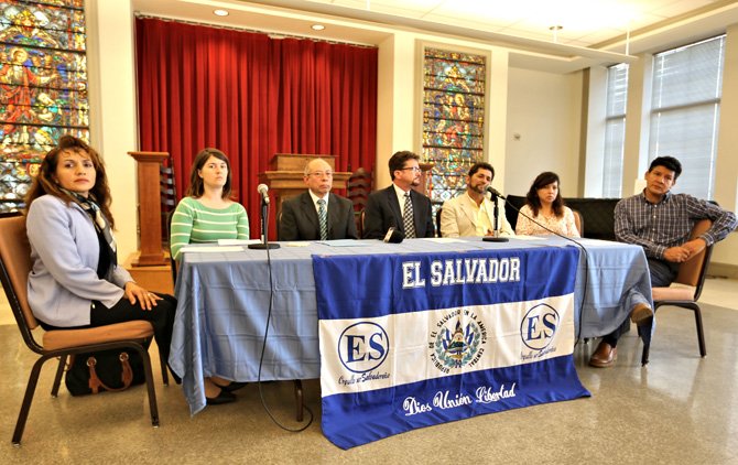 Salvadoreños defienden derecho al agua