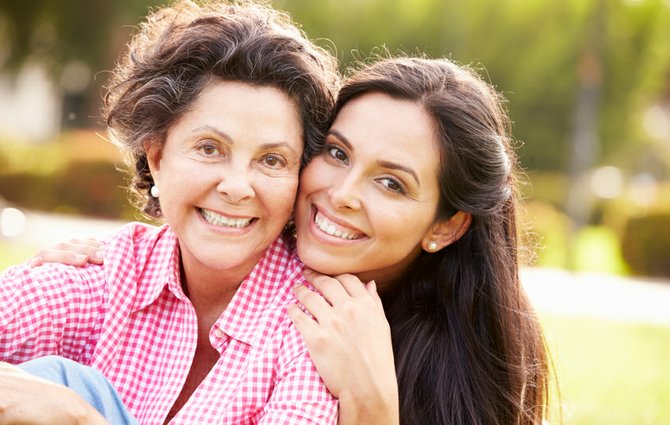 ¡El Día de las Madres está a la vuelta de la esquina! Es nuestro día especial para celebrar a la mujer más importante en nuestras vidas. Este año, en vez de enviarle las flores usuales y chocolates, vamos a compartir estos consejos de salud con ella para mantener ¡al corazón de nuestra familia saludable!