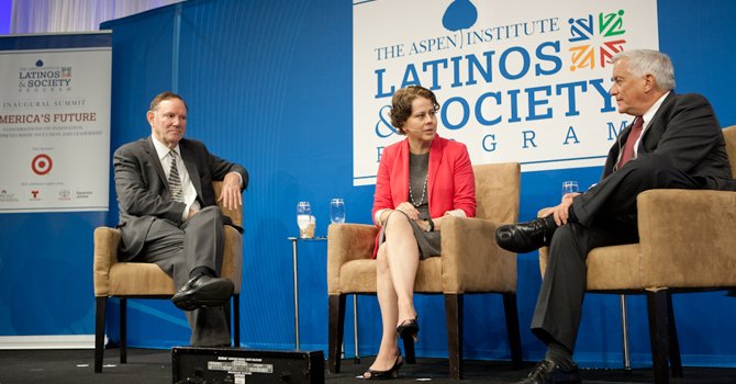 Analizan el futuro del liderazgo hispano