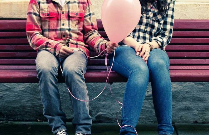 7 ventajas de que él esté más clavado que tú