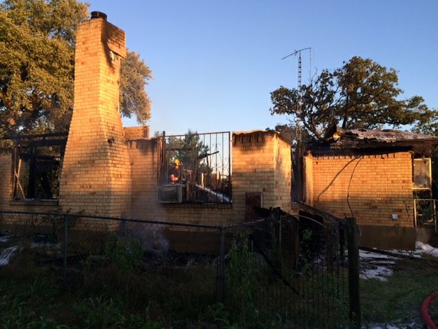 Un incendio destruyó una casa en Bastrop