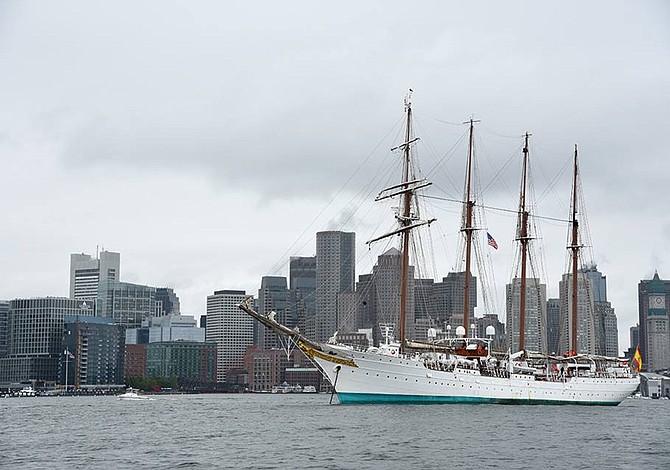 Visita el buque escuela español Juan Sebastián de Elcano en Charlestown