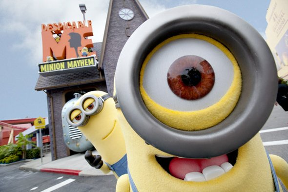 La diversión con los ocurrentes seres no se hace esperar desde el primer encuentro en el Minion Mayhem.