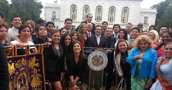 Celebran independencia de Perú en la Casa Blanca