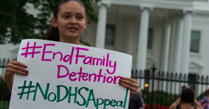 Dicen no a detención de madres y niños indocumentados