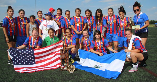 Las Coronitas cumplen el sueño de ser campeonas en la Liga Femenina de Herndon