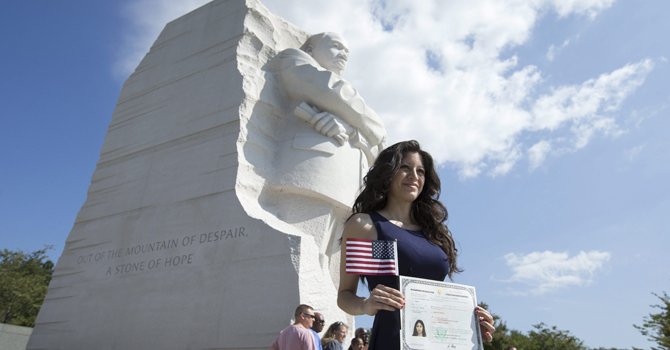 Nuevos ciudadanos recuerdan a Martin Luther King