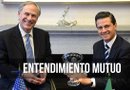 El mandatario de México, Enrique Peña Nieto (d), durante un encuentro con el gobernador de Texas, Greg Abbott (i). Foto: EFE