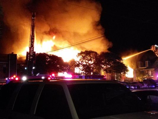Un incendio en unos apartamentos en Georgetown desplazo a decenas de personas