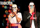 Los actores de la obra de teatro caracterizados en sus personajes.