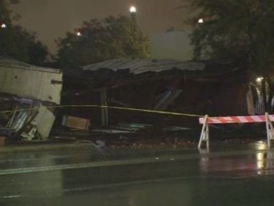 Edificio abandonado se derrumba cerca del centro de San Antonio