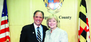  La nueva presidenta del Concejod e Mobtgomery, Maryland, Nancy Floreen (der.) y el nuevo vicepresidente, Roger Berliner.