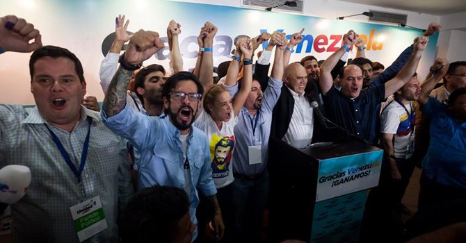 La MUD afirma que su victoria es el "comienzo del cambio" en Venezuela