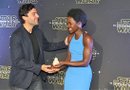 Los actores Óscar Isaac (i) y Lupita Nyong'o (d) posan a su llegada a una rueda de prensa en Ciudad de México (México) para la promoción del séptimo episodio de la saga Star Wars "El despertar de la fuerza". Foto: EFE