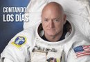 El astronauta Scott Kelly cotando los días para que sea el SuperBowl en Houston. /Foto:EFE