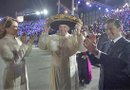 El papa Francisco en su llegada a México fue recibido por el presidente del país, Enrique Peña Nieto y su esposa Angélica Rivera./Foto:EFE