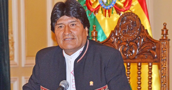 Presidente de Bolivia acusa a Trump de racista