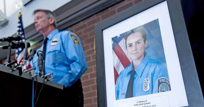 Pedirán pena de muerte para autor del asesinato de policía en Virginia
