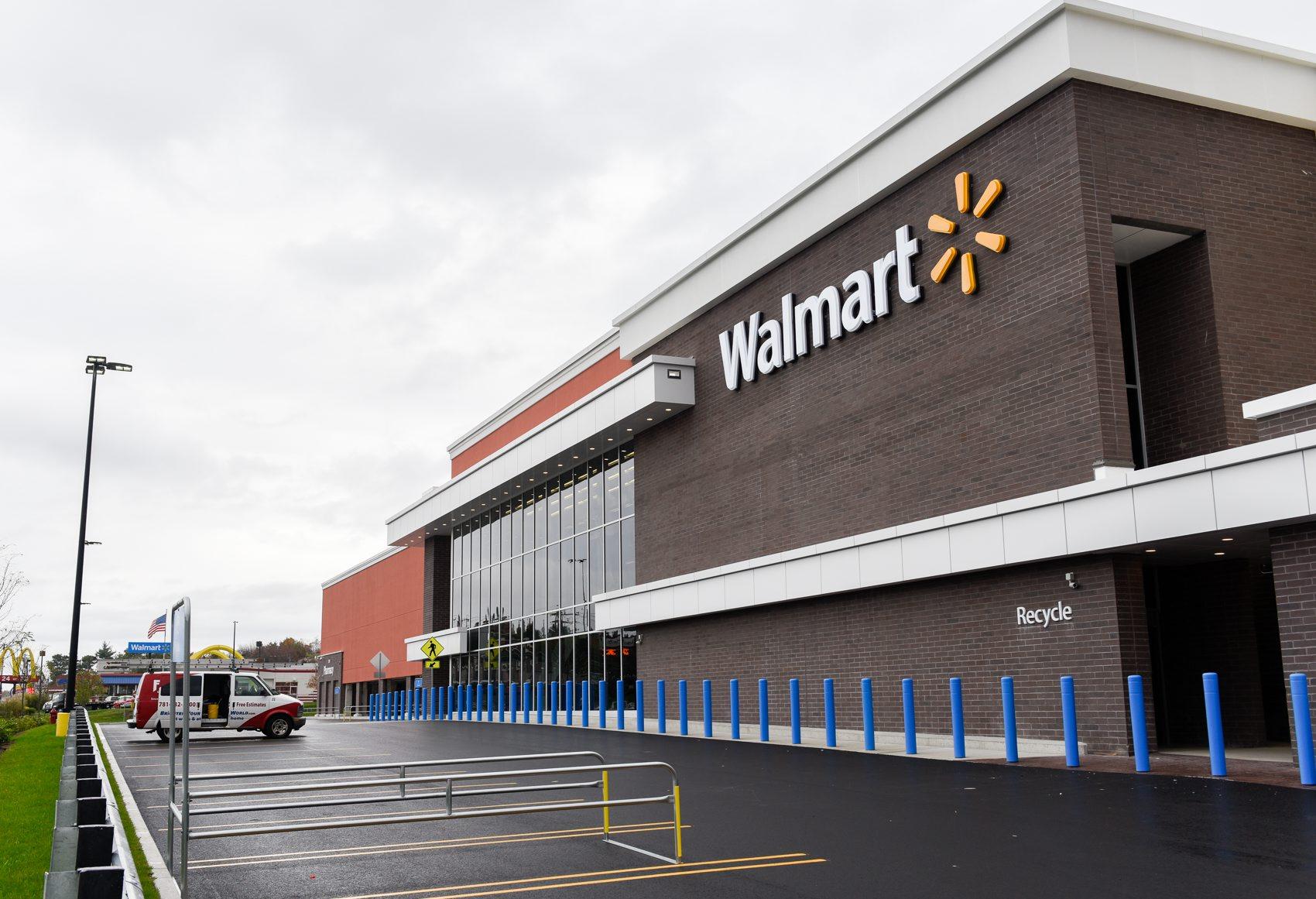 Más de 11 mil asociados de Walmart en Massachusetts recibieron un