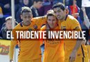El delantero uruguayo del FC Barcelona, Luis Suarez celebra junto a sus compañeros Lionel Messi y Neymar jr. el gol marcado al Levante.