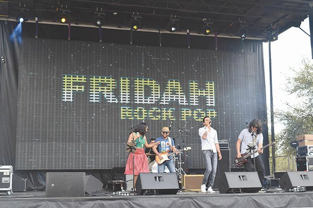 LOCALES. Con la voz de Haide González y el contagioso ritmo rock-pop, la banda Fridah Band hizo bailar a chicos y grandes durante su presentación del sábado 12 de marzo.