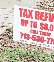 Tenga cuidado con las pancartas y anuncios que prometen conseguirle más de $8,000 dólares en reembolsos del IRS sin conocer de antemano su situación tributaria.